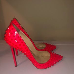 Fluorescent spiked pumps